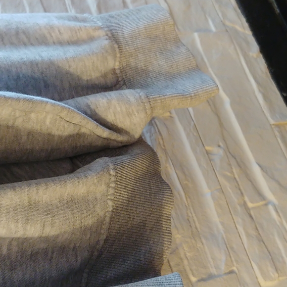 H&M - F.R.I.E.N.D.S Hoodie - Picture 4 of 5